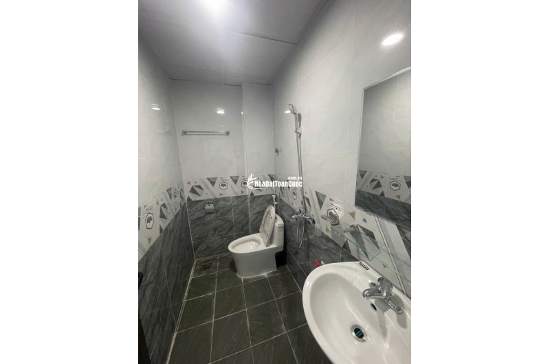 NHÀ 3 TẦNG - NGÕ Ô TÔ - GIÁ CHỈ 2,X TỶ